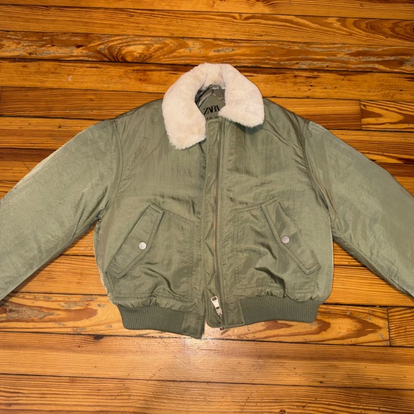 Brand new Zara flight jacket with faux fur on the collar - Picture 3 of 5